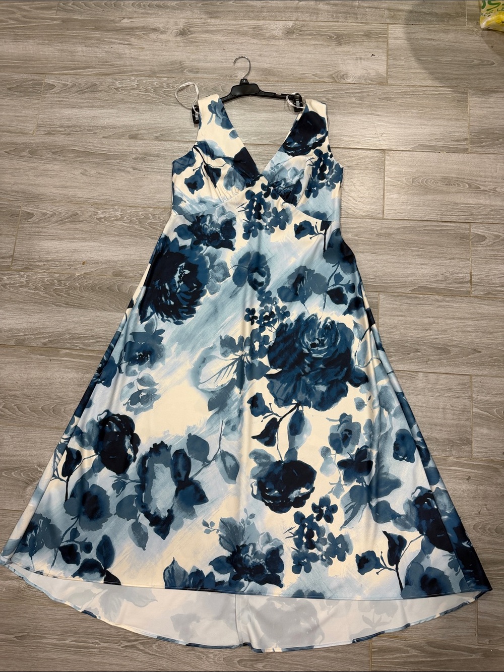 Donna Karan Blue and White Floral Midi Dress 14